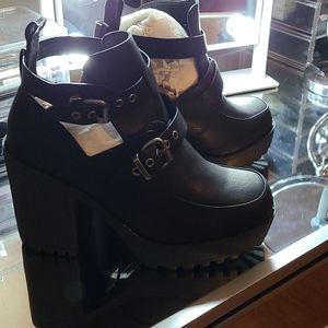 BLK CUTOUT LUG OXFORD (BOOTIES)